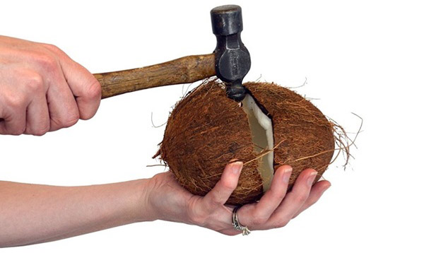 Hur man öppnar en kokosnöt hemma