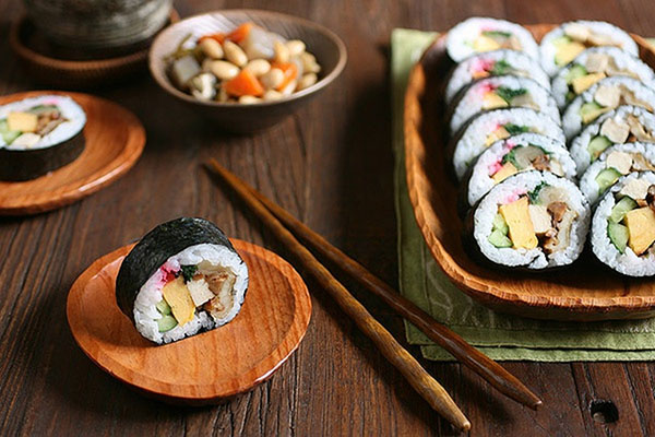 Hur man håller pinnar för sushi