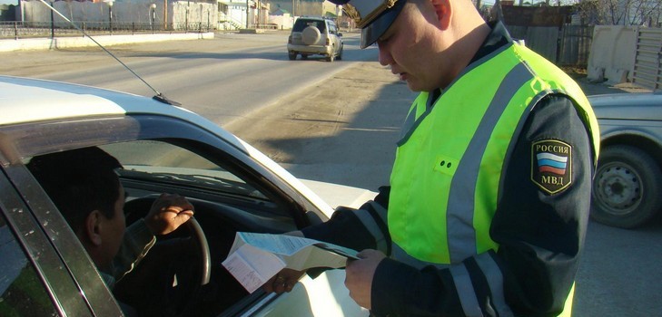 Hur man kontrollerar böter från trafikpolisen på bilens nummer