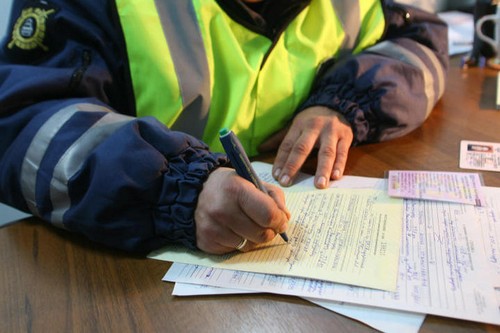 Hur man kontrollerar böter från trafikpolisen på bilens nummer