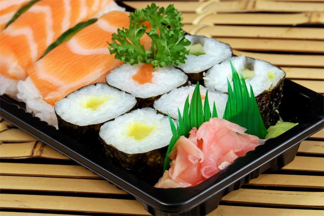 Hur lagar man ris för sushi?
