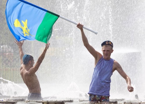 När är Airborne Forces Day 2015? Grattis till VDVshniku