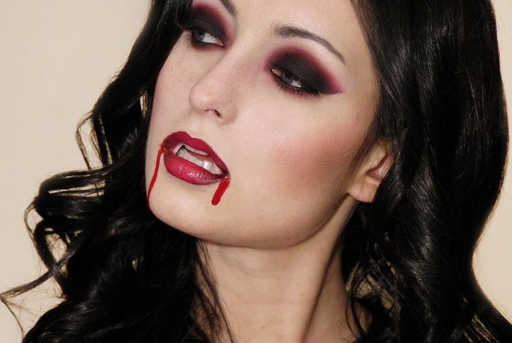 Vampyrdräkt till Halloween: Bild hur man gör egna händer