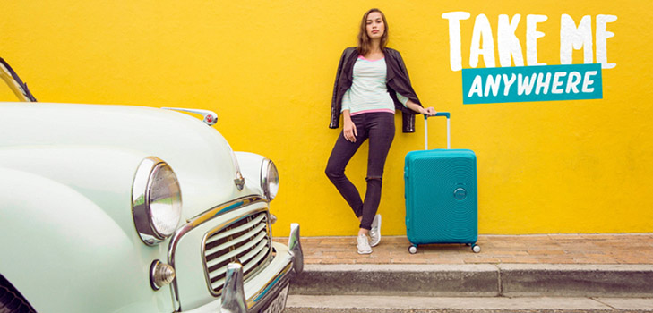 Sommar på vägen: ljusa resväskor American Tourister Soundbox