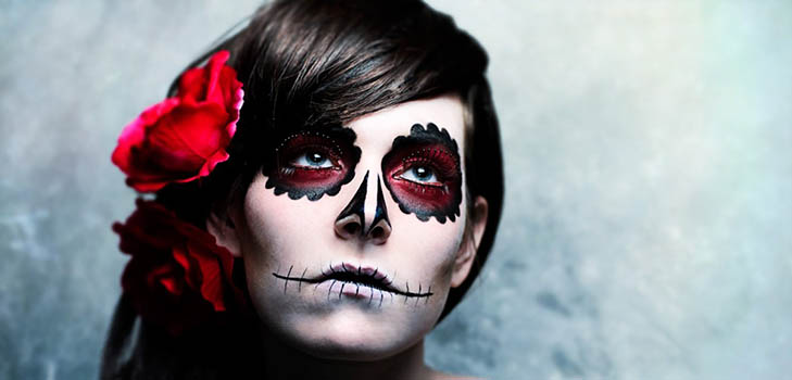 Scary makeup för Halloween med egna händer för tjejer och tjejer