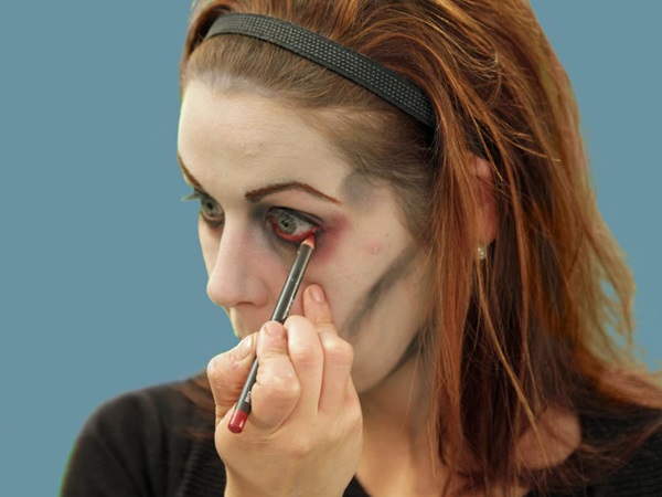 Scary makeup för Halloween med egna händer för tjejer och tjejer