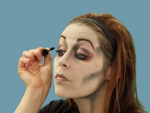Scary makeup för Halloween med egna händer för tjejer och tjejer