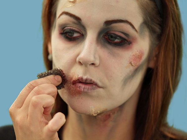 Scary makeup för Halloween med egna händer för tjejer och tjejer