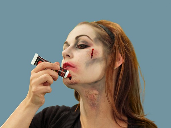 Scary makeup för Halloween med egna händer för tjejer och tjejer