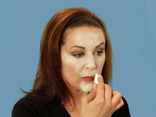 Scary makeup för Halloween med egna händer för tjejer och tjejer