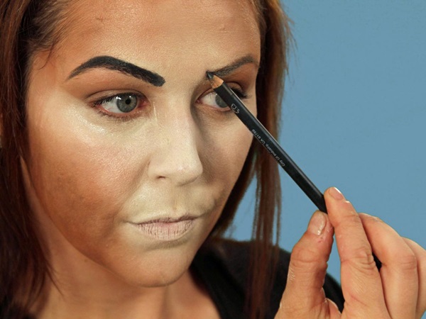 Scary makeup för Halloween med egna händer för tjejer och tjejer