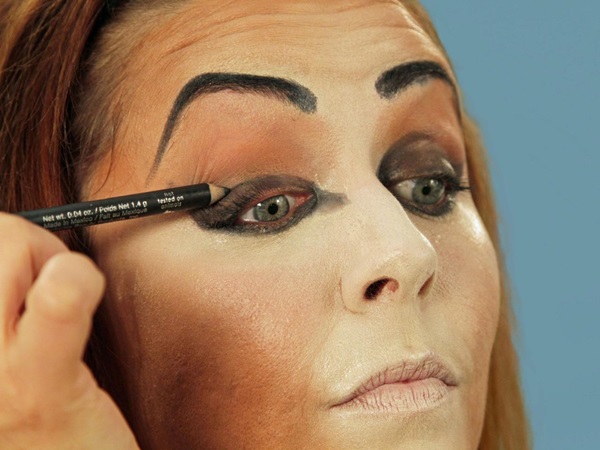 Scary makeup för Halloween med egna händer för tjejer och tjejer