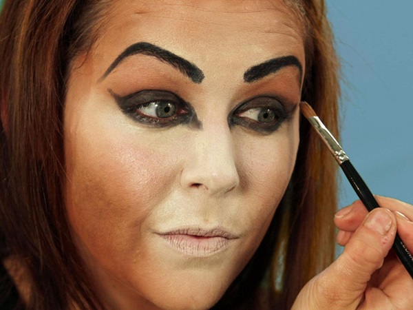 Scary makeup för Halloween med egna händer för tjejer och tjejer