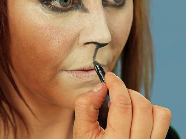 Scary makeup för Halloween med egna händer för tjejer och tjejer