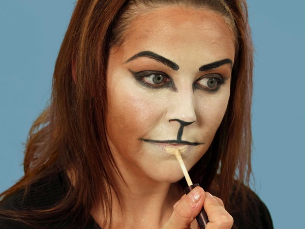 Scary makeup för Halloween med egna händer för tjejer och tjejer
