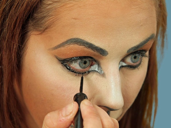Scary makeup för Halloween med egna händer för tjejer och tjejer