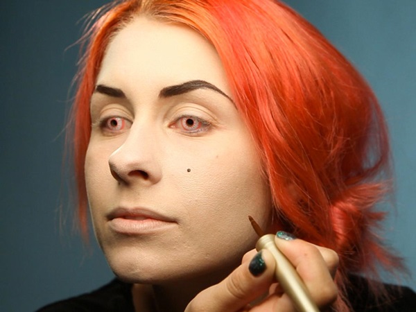 Scary makeup för Halloween med egna händer för tjejer och tjejer