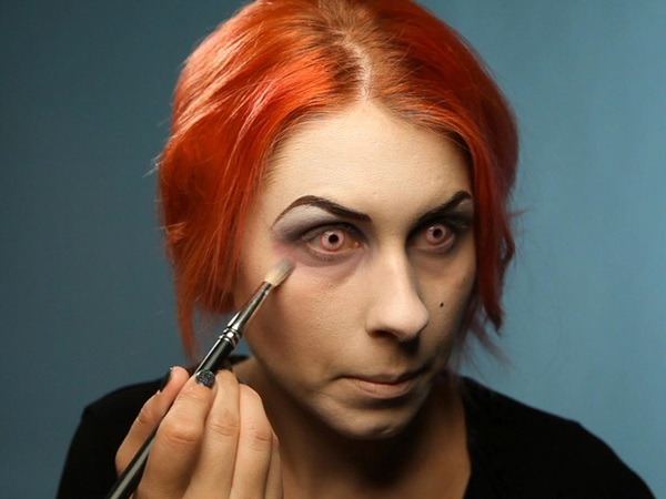 Scary makeup för Halloween med egna händer för tjejer och tjejer