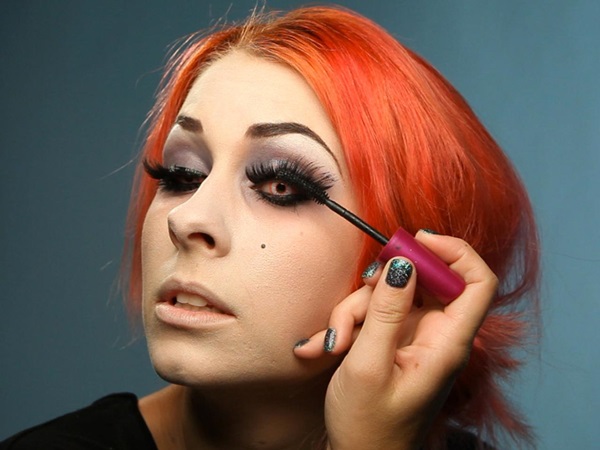 Scary makeup för Halloween med egna händer för tjejer och tjejer