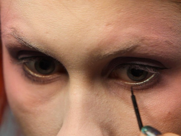 Scary makeup för Halloween med egna händer för tjejer och tjejer