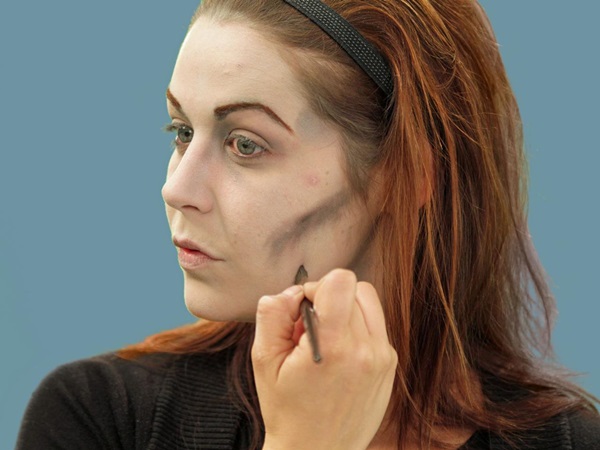 Scary makeup för Halloween med egna händer för tjejer och tjejer
