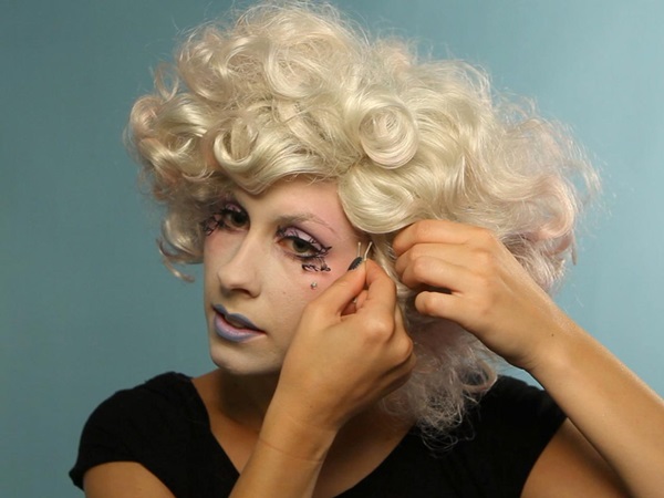 Scary makeup för Halloween med egna händer för tjejer och tjejer