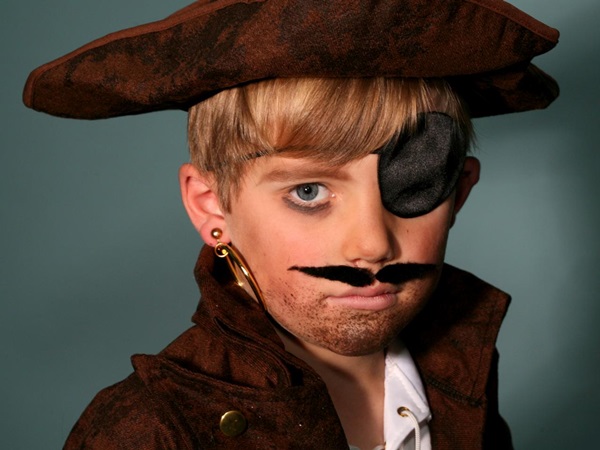 Scary makeup för Halloween med egna händer för tjejer och tjejer