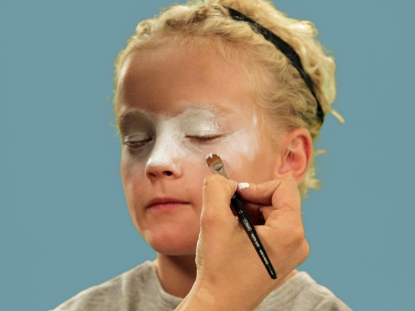 Scary makeup för Halloween med egna händer för tjejer och tjejer
