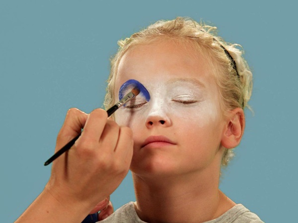 Scary makeup för Halloween med egna händer för tjejer och tjejer