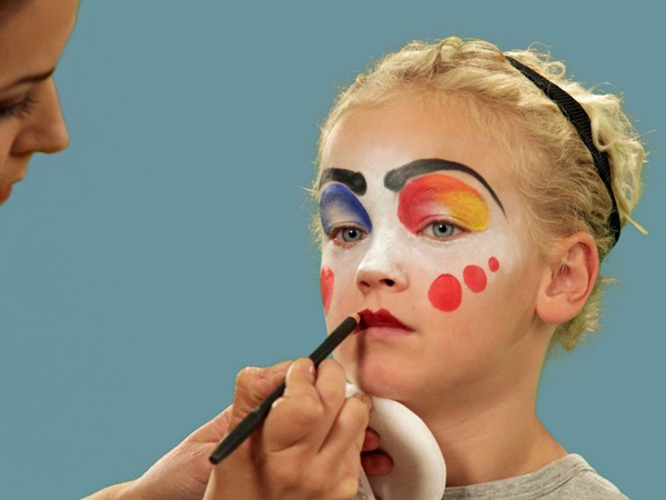 Scary makeup för Halloween med egna händer för tjejer och tjejer