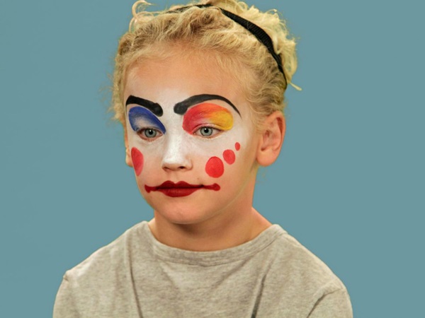 Scary makeup för Halloween med egna händer för tjejer och tjejer