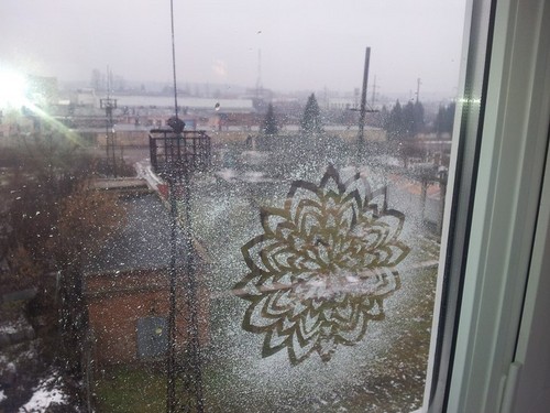 Nyttårs ritningar på fönstren med egna händer: foto. Än att dra på windows nyår ritningar