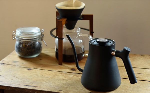 Present till estetiker: "intelligent" kaffebryggare Stagg Ekg