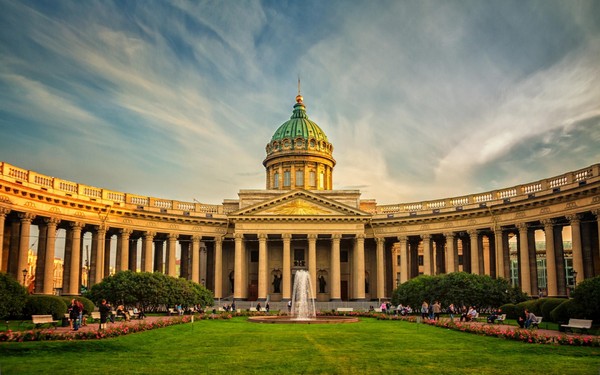 Vilket slags väder väntas i St Petersburg i juni 2016
