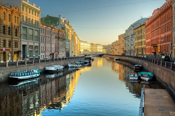 Vilket slags väder väntas i St Petersburg i juni 2016