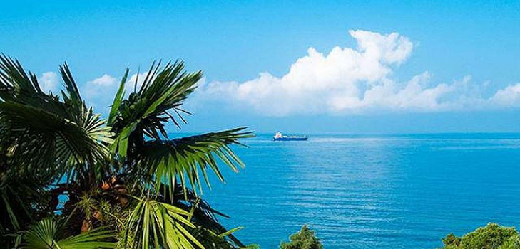 Vädret i Sochi i september 2016 prognostiseras av det hydrometeorologiska centrumet och enligt recensioner av turister, temperaturen på vatten och luft i Sochi i september