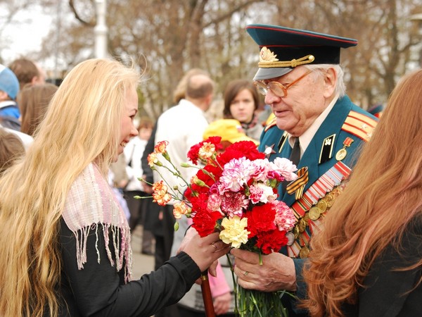 De bästa hälsningsdikten senast den 9 maj