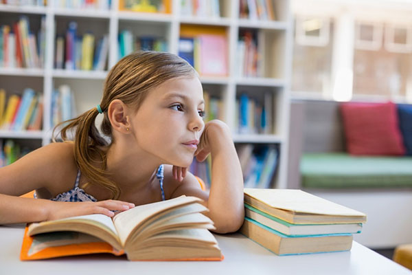 Korta vackra dikter om skolan för barn