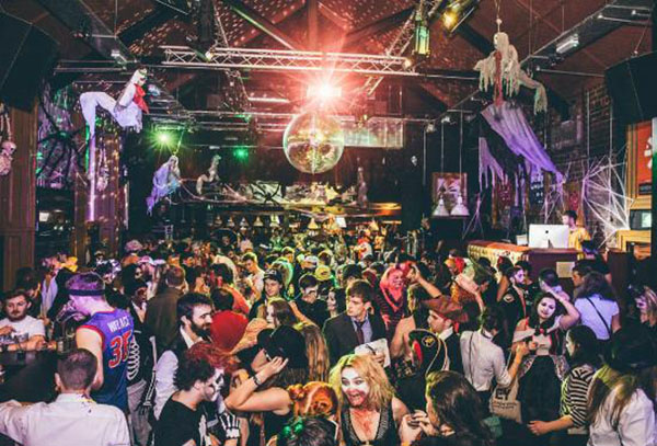 Vi kommer ha roligt och glatt ... All Saints Day: var och hur man möter Halloween 2016