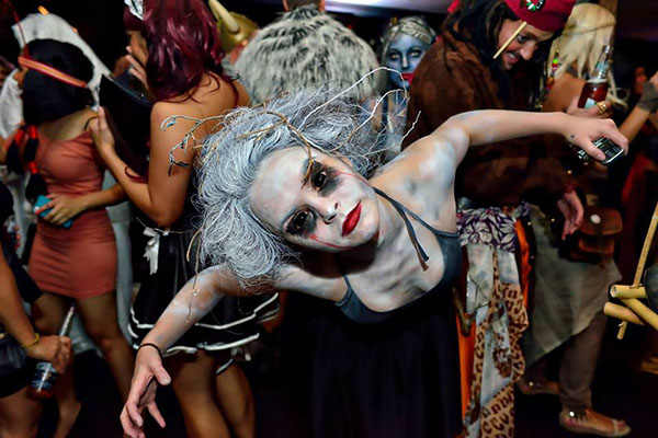 Vi kommer ha roligt och glatt ... All Saints Day: var och hur man möter Halloween 2016