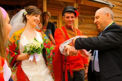 Brudpris: manus och affischer. Traditionellt brudpris: moderna skript