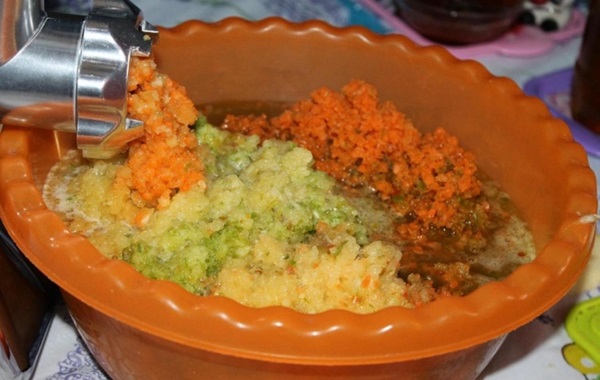 Adjika från zucchini för vintern: stegvisa recept av blankt med ett foto