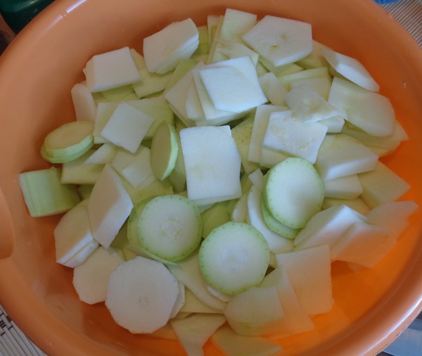 Adjika från zucchini för vintern: stegvisa recept av blankt med ett foto