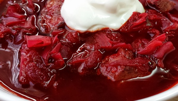 Borsch för vintern i burkar, recept för beredningar med betor och kål, tomatpasta och utan det