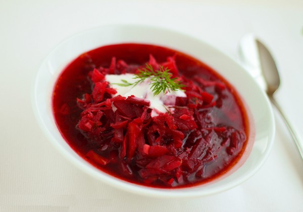 Borsch för vintern i burkar, recept för beredningar med betor och kål, tomatpasta och utan det