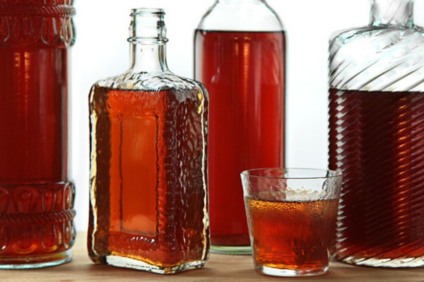 Hemlagat körsbärsvin, ett enkelt recept med vodka, utan jäst. Hur man gör körsbärsvin hemma med en handske