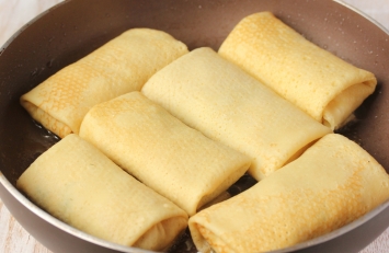 Matlagningshemligheter: recept för de mest utsökta fyllda pannkakorna med foton och videoklipp