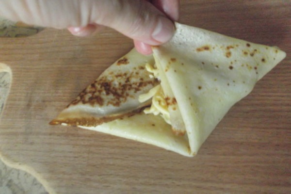 Matlagningshemligheter: recept för de mest utsökta fyllda pannkakorna med foton och videoklipp