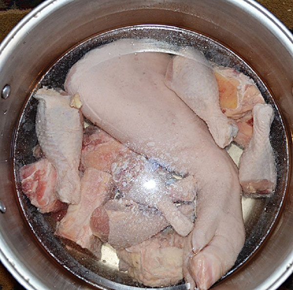 Kallberedningar med fotografier tagna stegvis - från fläsk, skaft, nötkött, kycklingben, med gelatin