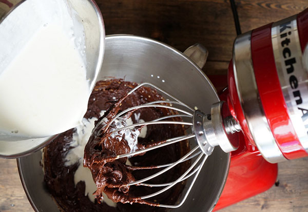 Utsökt nöje: ett recept av choklad efterrätt med salt